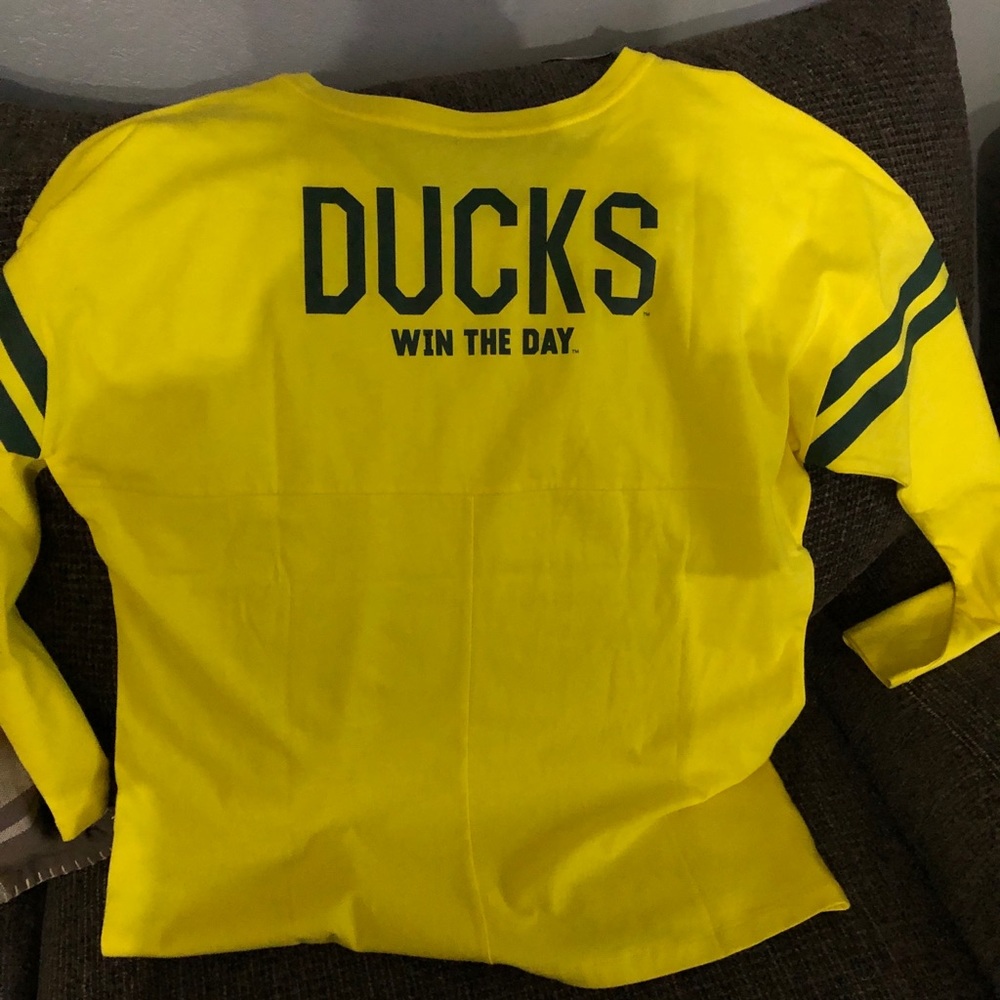 Nike long sleeve yellow Color Oregon Ducks Nwt